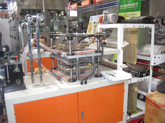 China Guante del polietileno de las capas dobles que hace la máquina, maquinaria plástica del corte proveedor